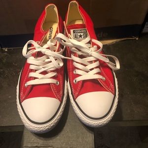 Chuck Taylor’s low tops 9.5